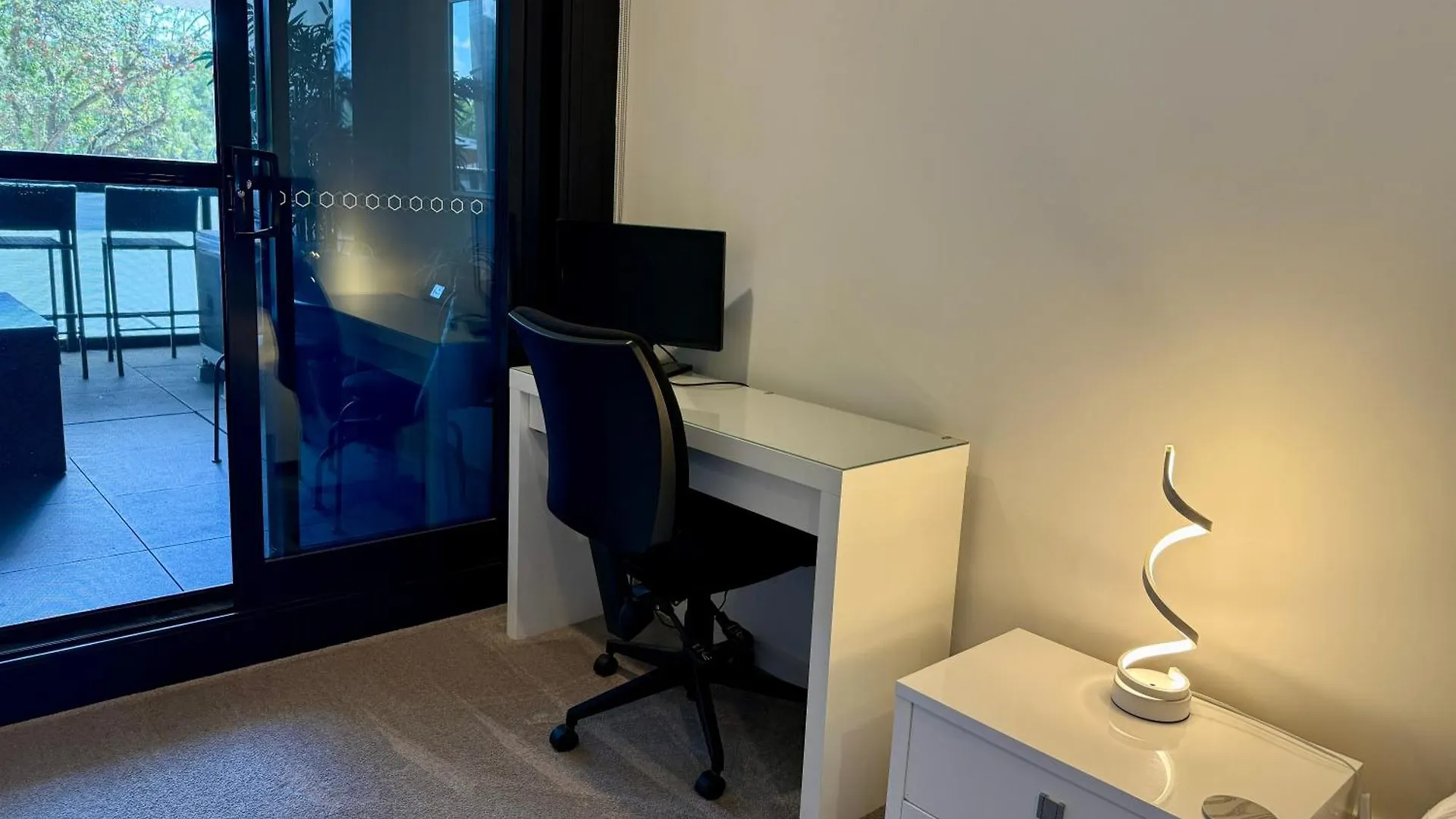 Midnight Luxe 1Br 1Bath Apartment 104 In The Heart Of Braddon Pool Sauna Secure Parking Wine Wifi Canberra